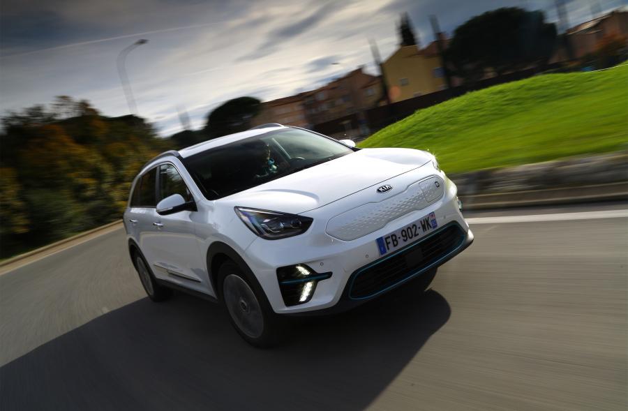  Kia e-Niro 2018 года  (WW) (фото 28 из 41)